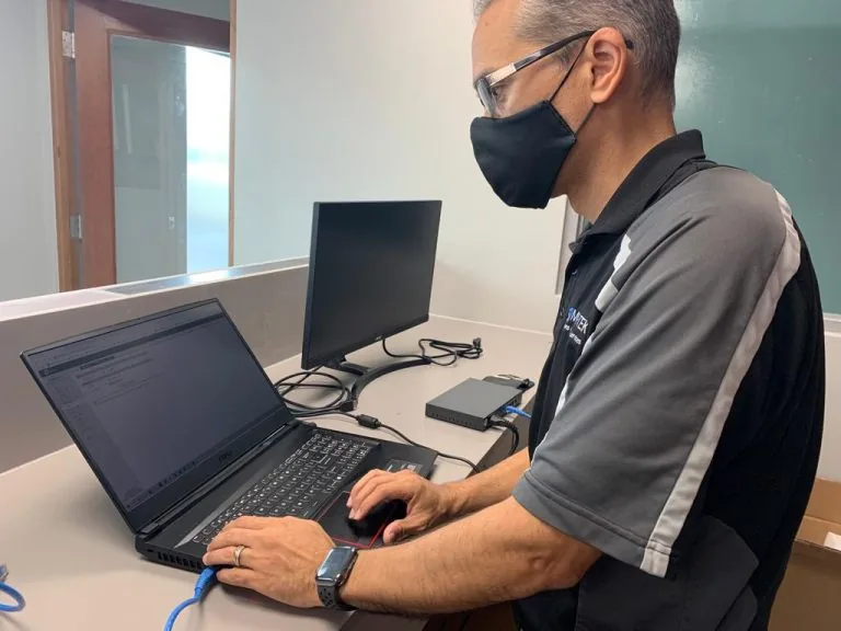 Mor@tek technician configuring a laptop workstation